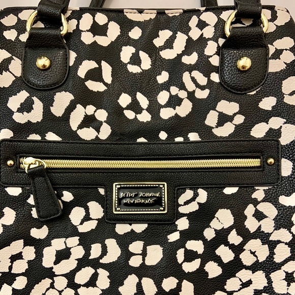 Betsey Johnson Print Purse Black & White - Picture 2 of 6